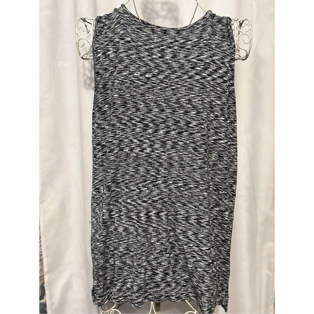 Beautiful  J. Jill Wearever black grey/black design Sleeveless Size medium blous